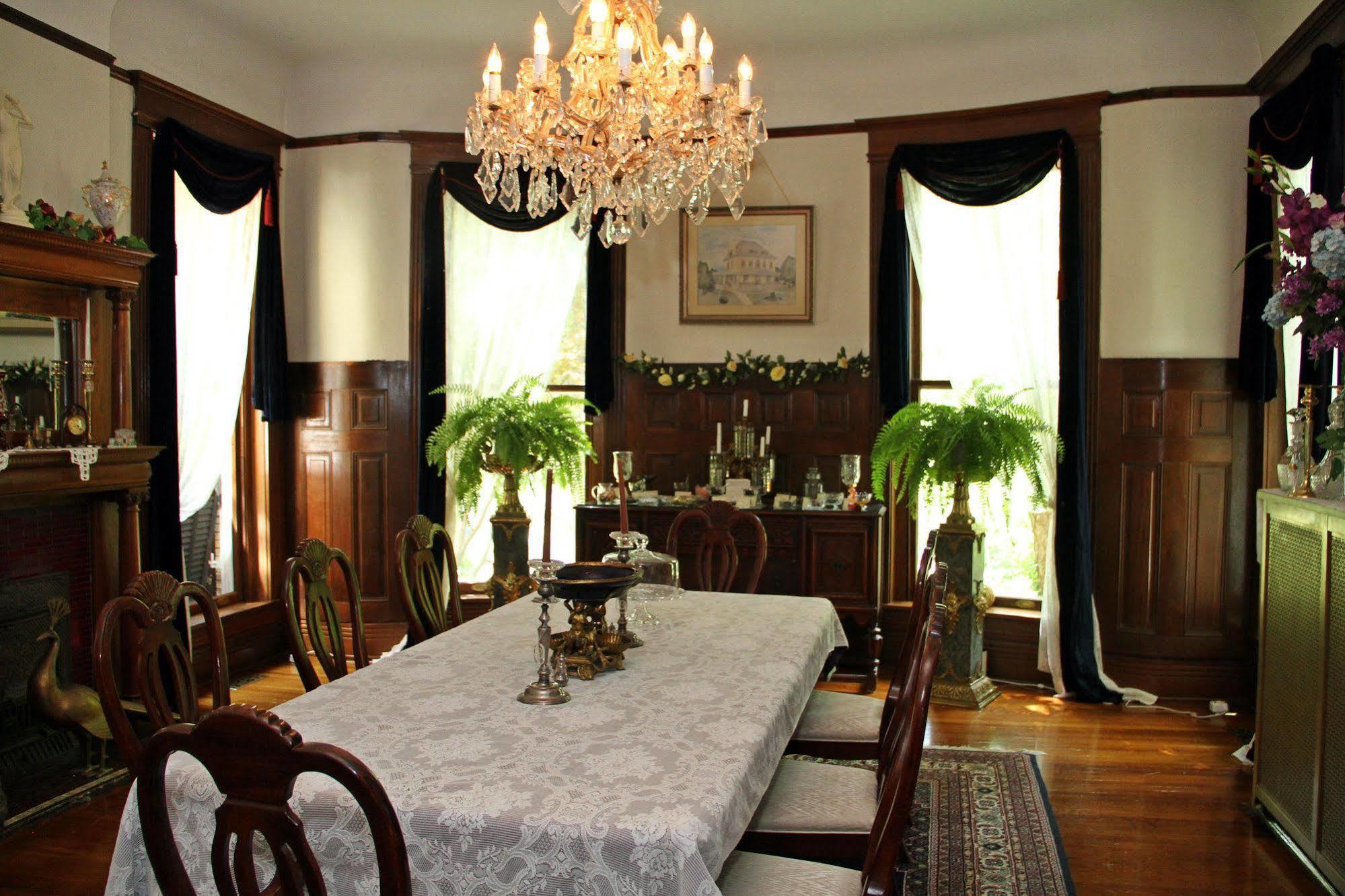 Beall Mansion An Elegant Bed & Breakfast Inn Alton Esterno foto